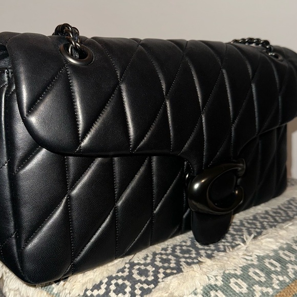 Tabby Shoulder Bag 33 With Pillow Quilting And Charms - Picture 4 of 7